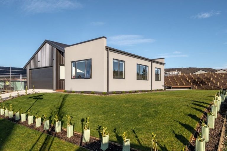 Photo of property in 39 Obelisk Street, Wanaka, 9305