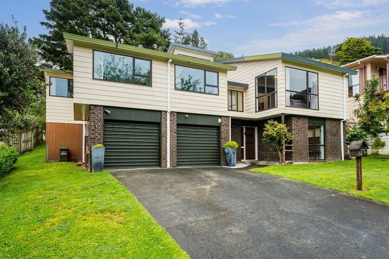 Photo of property in 28 Peterhouse Street, Tawa, Wellington, 5028