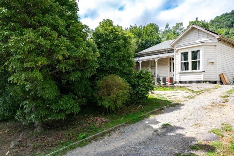 Photo of property in 76 Wairau Road, Picton, 7220