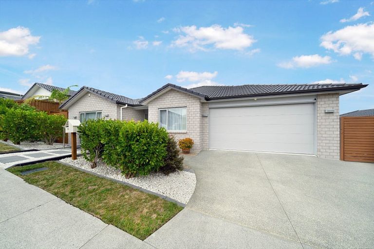 Photo of property in 16 Tararua Street, Massey, Auckland, 0614