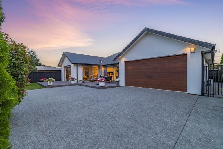 Photo of property in 17 Waterstock Way, Parklands, Christchurch, 8083