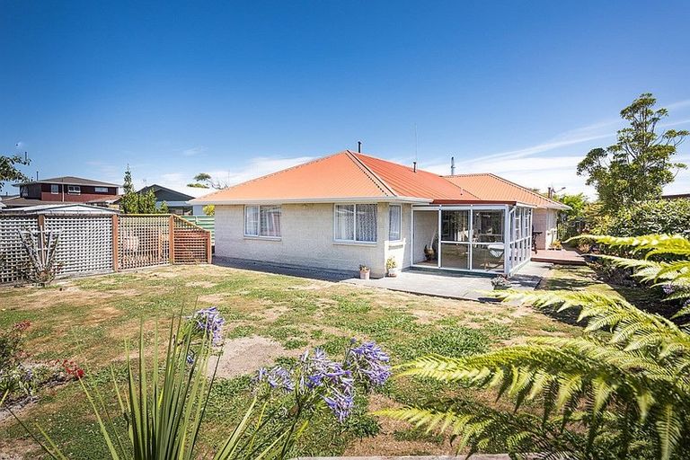 Photo of property in 21 Colonial Place, Kelvin Grove, Palmerston North, 4414