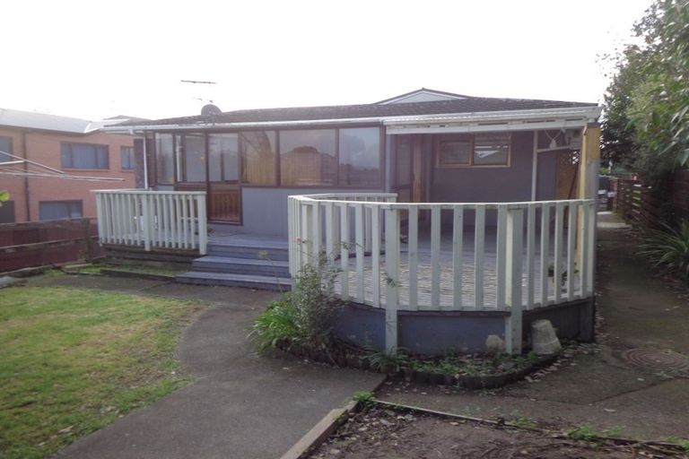 Photo of property in 18 Pomaria Road, Henderson, Auckland, 0610