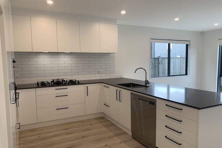 Photo of property in 10 Port Way, Rosehill, Papakura, 2113