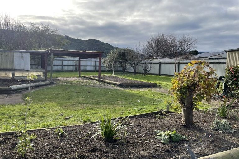 Photo of property in 15 Ruahine Street, Trentham, Upper Hutt, 5018