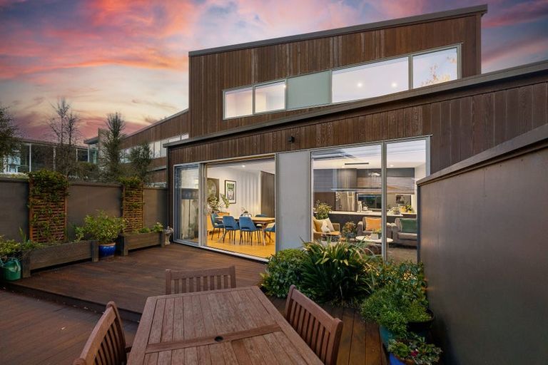 Photo of property in 3 Salmont Place, Kelburn, Wellington, 6012