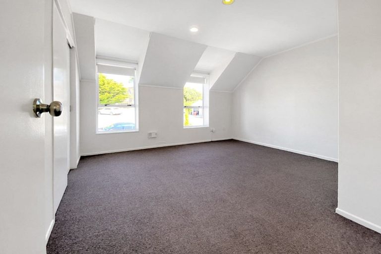 Photo of property in 7 Hollydale Grove, Churton Park, Wellington, 6037