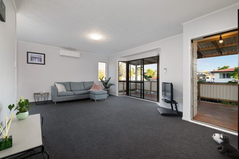 Photo of property in 14 Alidade Place, Massey, Auckland, 0614