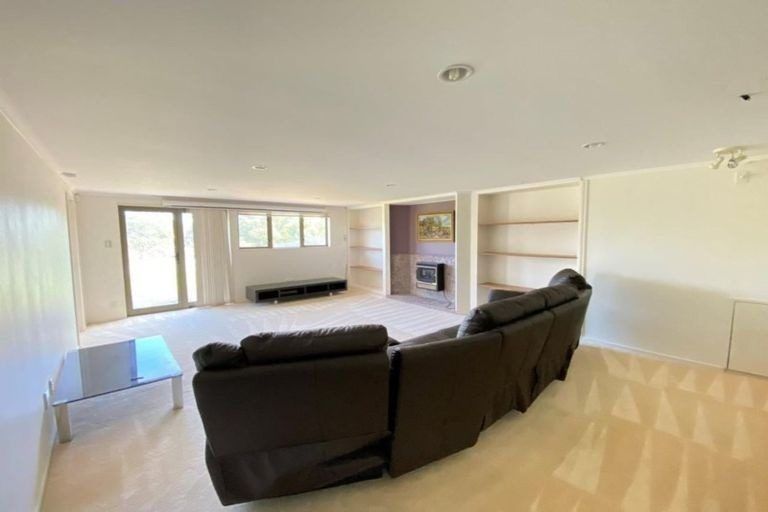 Photo of property in 3 Churchill Road, Murrays Bay, Auckland, 0630