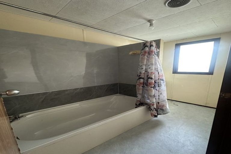 Photo of property in 2/15 Barneys Farm Road, Clendon Park, Auckland, 2103