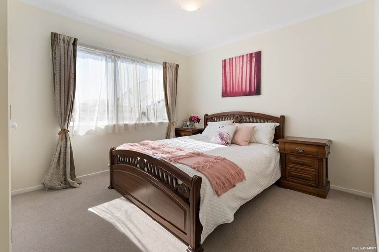 Photo of property in 55 Orangewood Drive, Northpark, Auckland, 2013