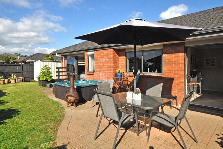 Photo of property in 219 Carnoustie Drive, Wattle Downs, Auckland, 2103