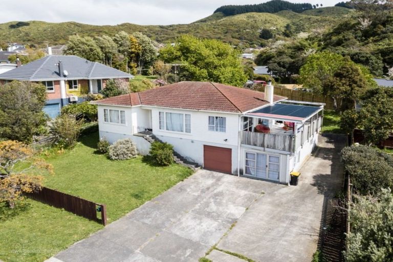 Photo of property in 4 Huia Street, Tawa, Wellington, 5028