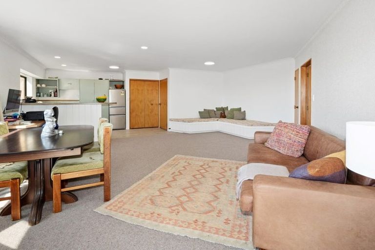 Photo of property in 32 Marine Parade, Mount Maunganui, 3116