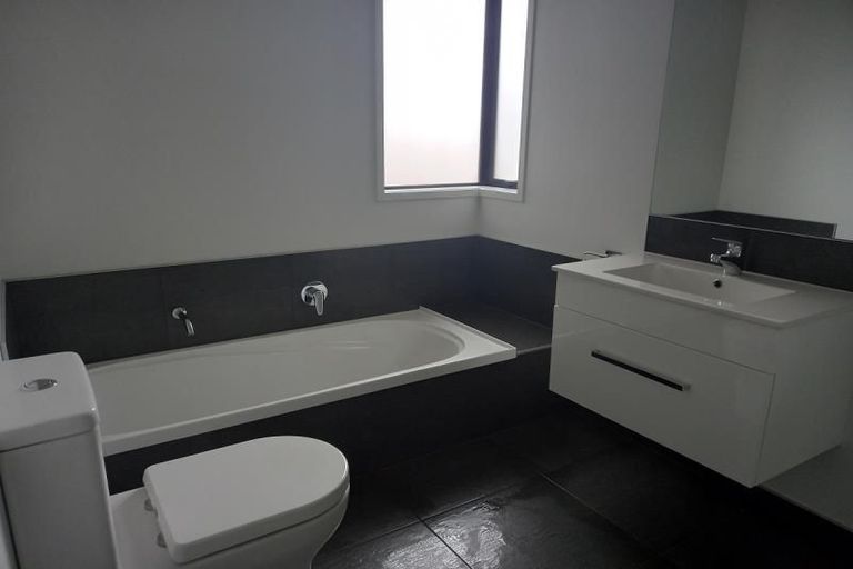 Photo of property in 9a Turakina Street, Merrilands, New Plymouth, 4312