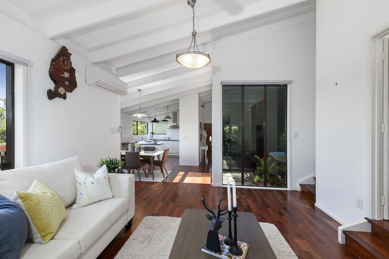 Photo of property in 1/9 Reynolds Place, Torbay, Auckland, 0630