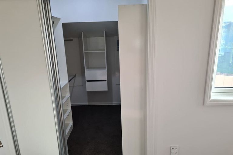 Photo of property in 36 Trias Road, Totara Vale, Auckland, 0629