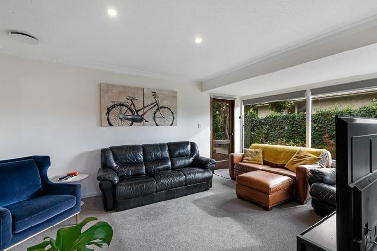 Photo of property in 91 Memorial Avenue, Ilam, Christchurch, 8053