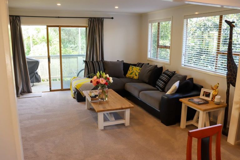 Photo of property in 43 Kamara Road, Glen Eden, Auckland, 0602