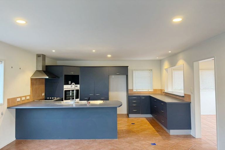 Photo of property in 129 Hobsonville Road, West Harbour, Auckland, 0618