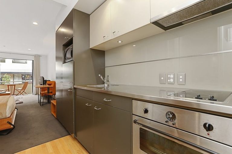 Photo of property in Latitude 37 East Apartments, 1j/20 Pakenham Street East, Auckland Central, Auckland, 1010