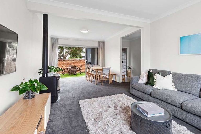 Photo of property in 56 Maupuia Road, Maupuia, Wellington, 6022