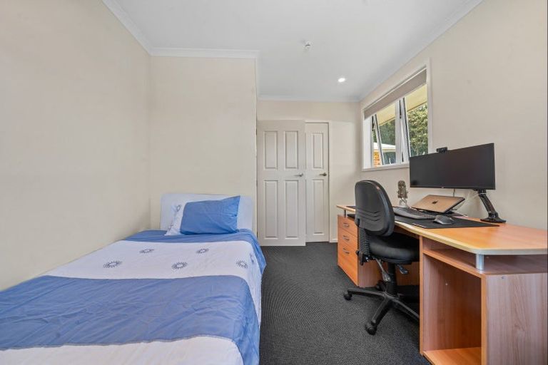 Photo of property in 9 Oawai Place, Marfell, New Plymouth, 4310