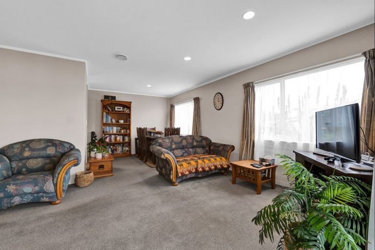 Photo of property in 11 Shaldon Crescent, Blagdon, New Plymouth, 4310