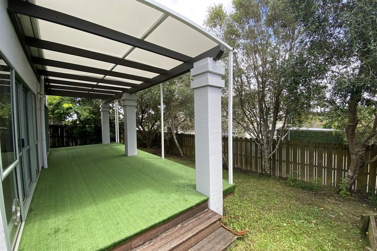 Photo of property in 2/16 Stoneleigh Court, Sunnynook, Auckland, 0632
