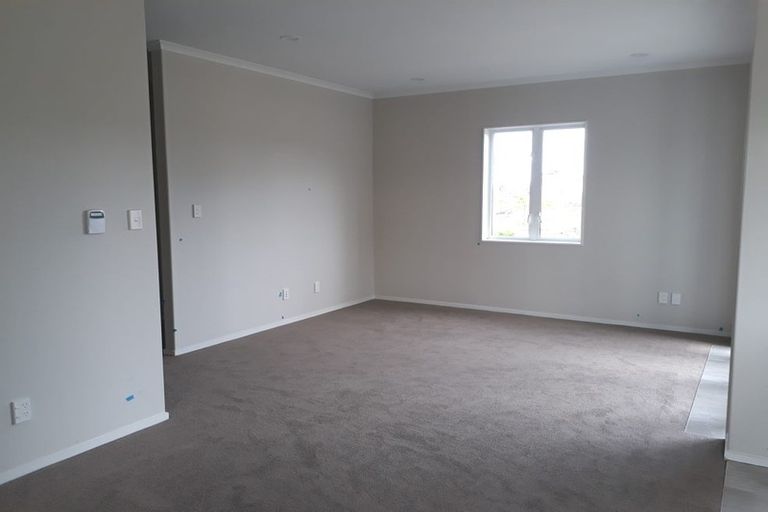 Photo of property in 10 Saddleback Crescent, Papakura, 2110