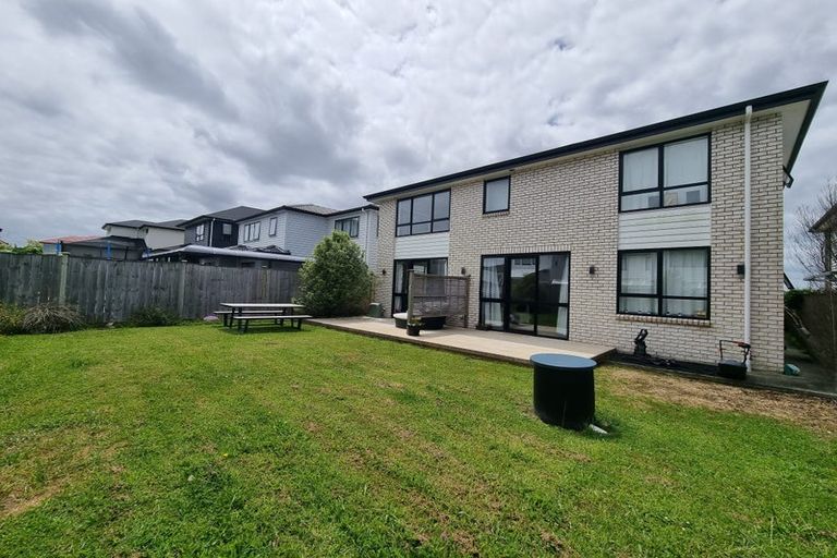 Photo of property in 19 Hakinakina Drive, Flat Bush, Auckland, 2019