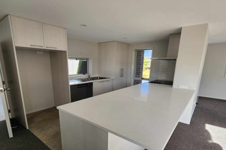 Photo of property in 4a Bosun Place, Te Atatu Peninsula, Auckland, 0610