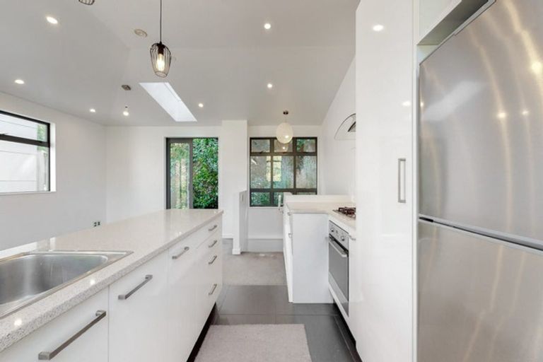 Photo of property in 15 San Sebastian Road, Kelburn, Wellington, 6012