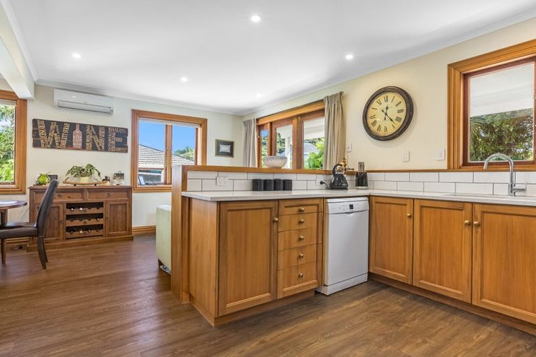Photo of property in 28 Observatory Close, Whitby, Porirua, 5024