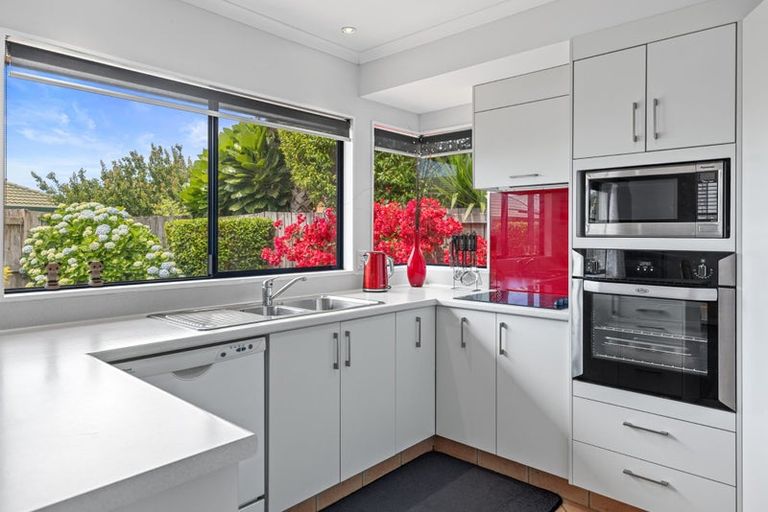 Photo of property in 37 Beachlands Place, Papamoa Beach, Papamoa, 3118