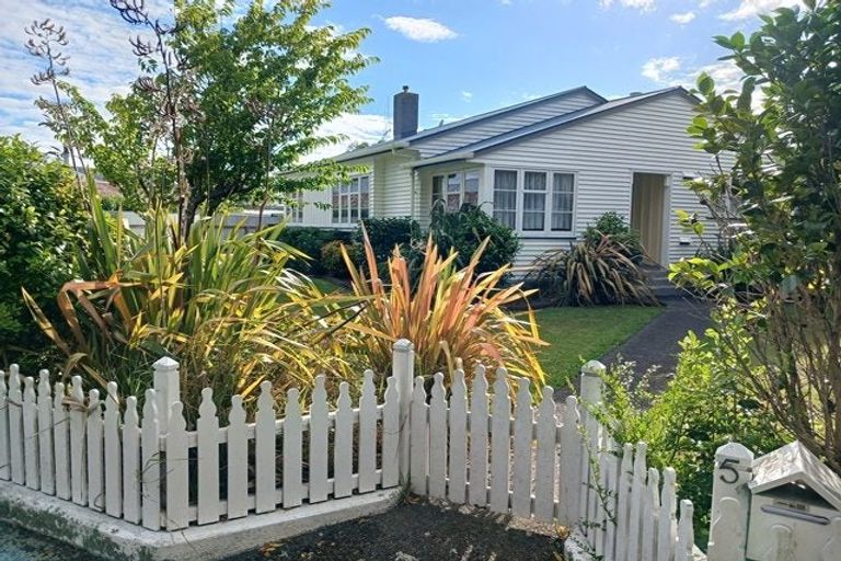 Photo of property in 5 Mansford Place, West End, Palmerston North, 4412