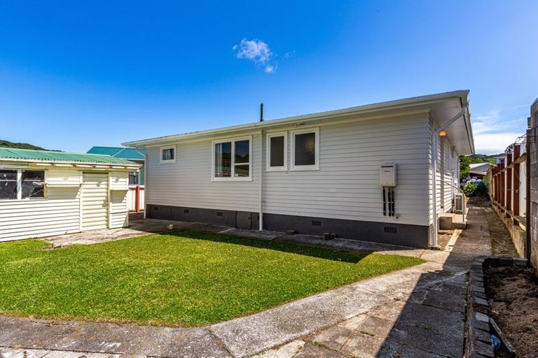 Photo of property in 10 Mimihau Grove, Wainuiomata, Lower Hutt, 5014