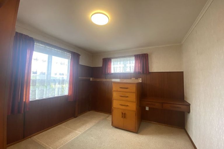 Photo of property in 235 Edmonton Road, Te Atatu South, Auckland, 0610