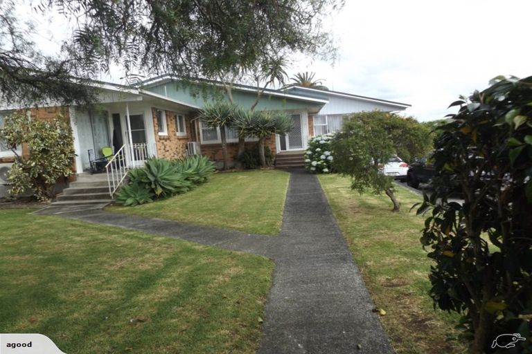 Photo of property in 2/7 Queen Street, Papakura, 2110