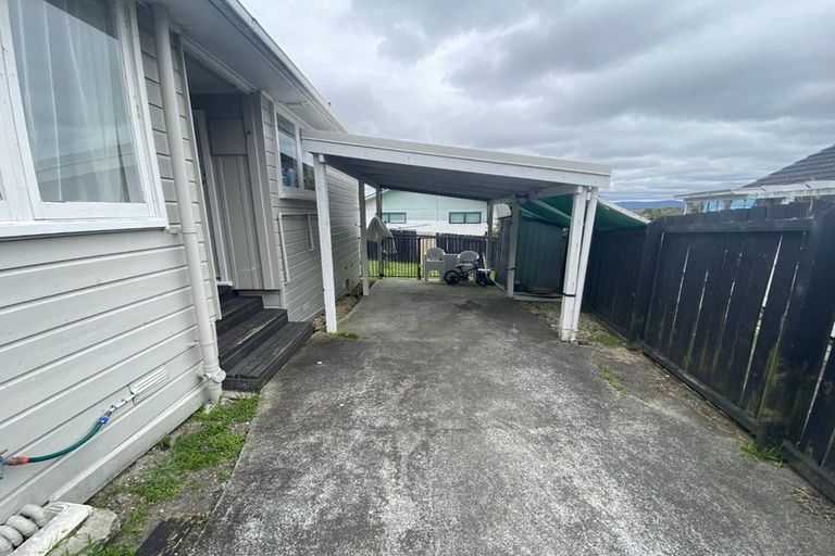 Photo of property in 1/47 Luckens Road, West Harbour, Auckland, 0618