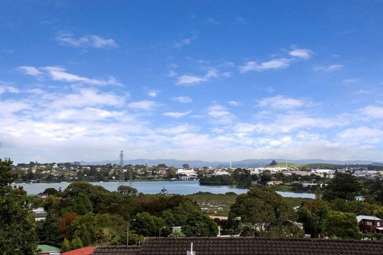 Photo of property in 39 Miramar Place, Pakuranga, Auckland, 2010