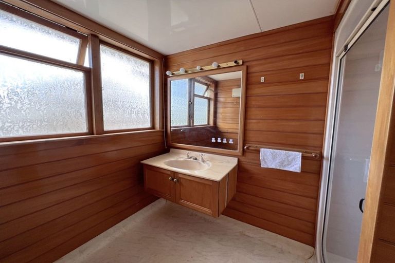 Photo of property in 1 Kelkirk Street, Kelston, Auckland, 0602