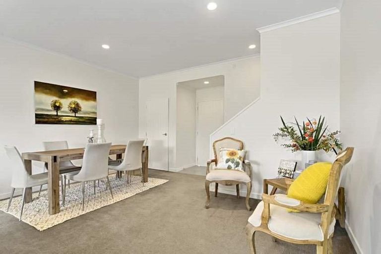 Photo of property in 2/10 Salford Crescent, Flat Bush, Auckland, 2019