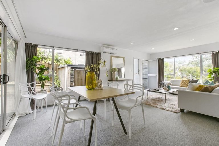 Photo of property in 2/14 Celina Place, Browns Bay, Auckland, 0630