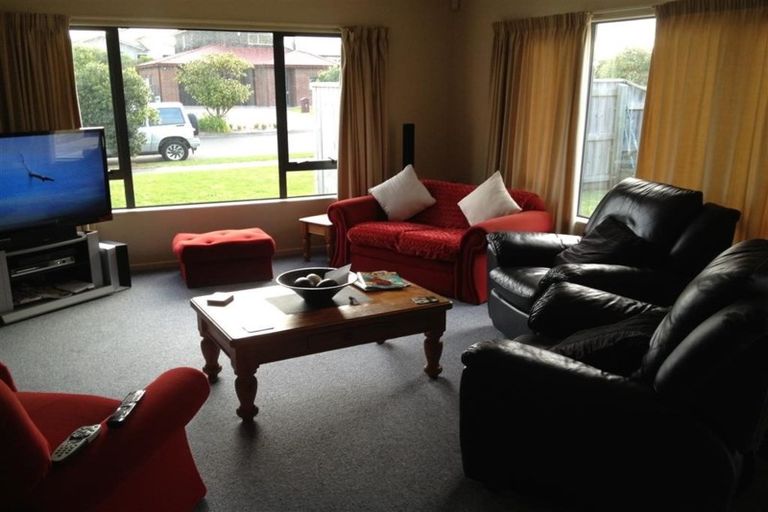 Photo of property in 5 Routeburn Avenue, Aotea, Porirua, 5024