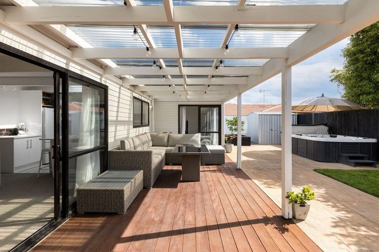 Photo of property in 1 Douglas Place, Papamoa Beach, Papamoa, 3118