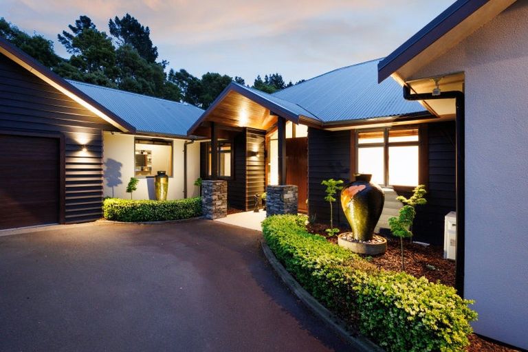 Photo of property in 7 Titirangi Drive, Fitzherbert, Palmerston North, 4471