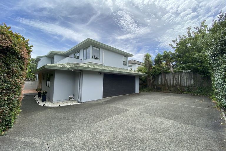 Photo of property in 2/16 Stoneleigh Court, Sunnynook, Auckland, 0632