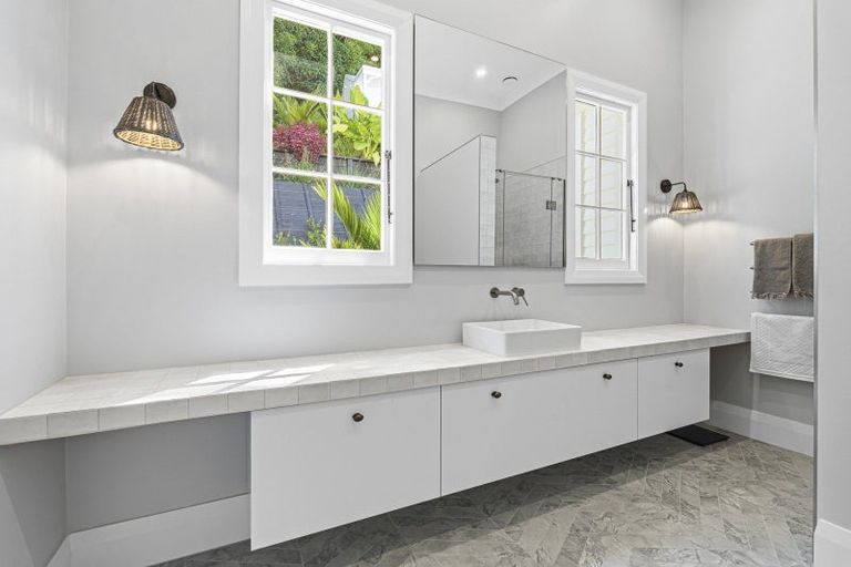 Photo of property in 16 Bracken Street, New Plymouth, 4310