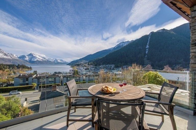 Photo of property in 45a Hallenstein Street, Queenstown, 9300